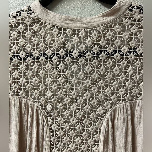 Free People “The Best Shirt” Gauzy Beige Blouse with‎ Crochet Inset – Size S - Picture 5 of 12